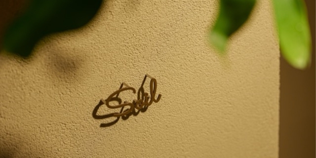 髪を整えることは、心と体を整えること。
Soilは、内側から“育つ力”を引き出す美養室です。